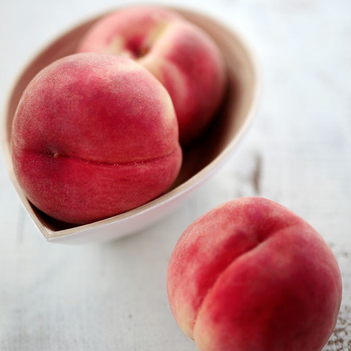 真っ赤に熟した桃の取り寄せ